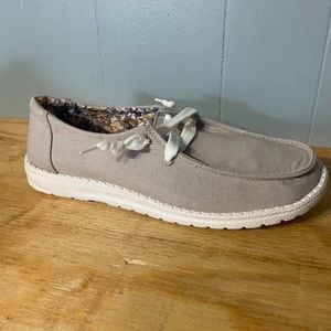 Gypsy Jazz Holly, Gray